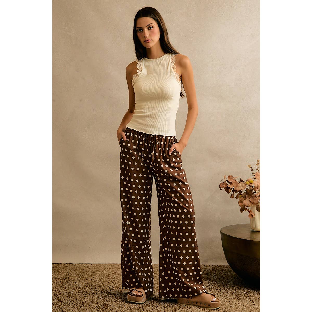 LACE RIBBED SLEEVELESS HALTER TOP: IVORY / M
