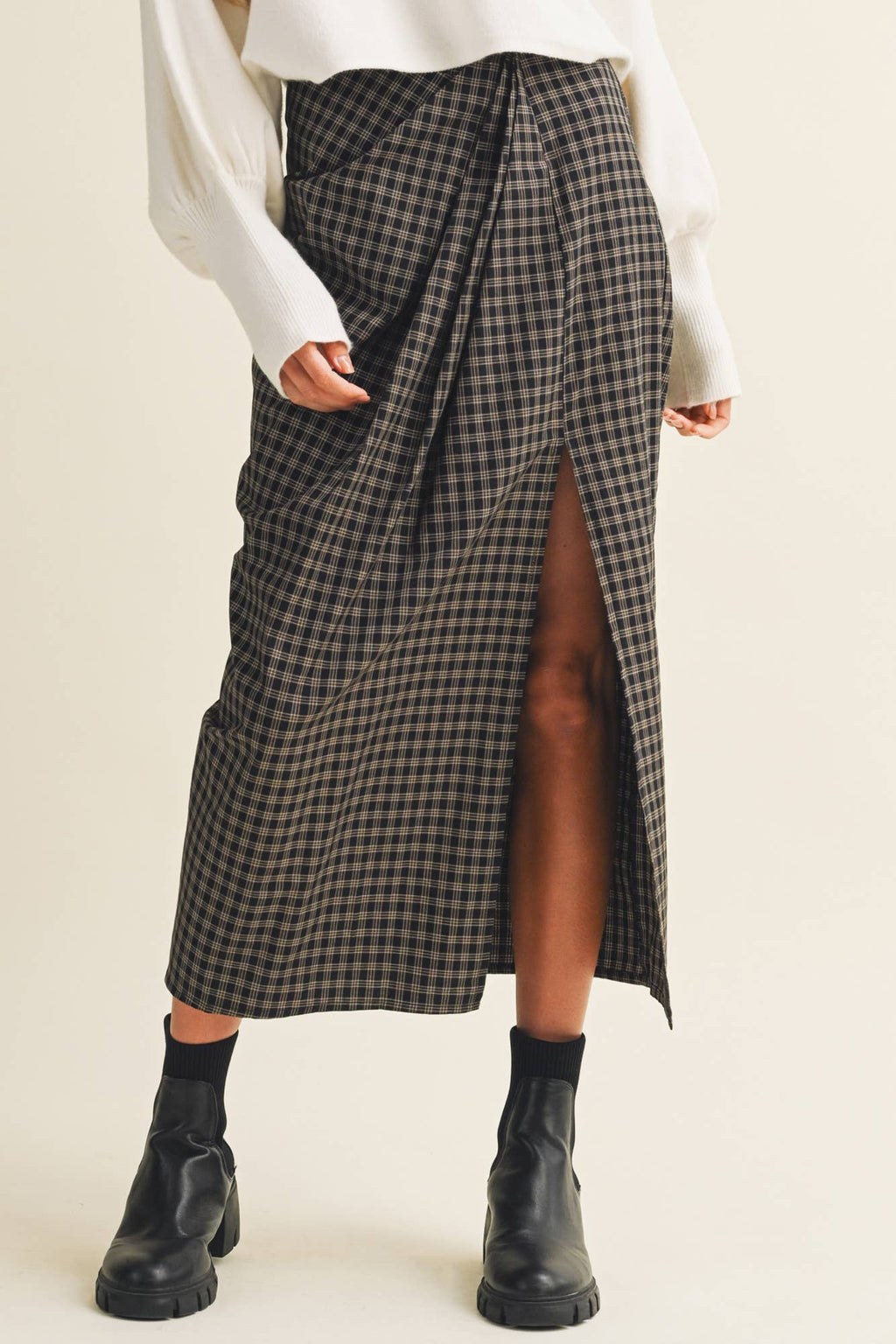Asymmetric Drape High-Slit Midi Skirt: BLACK MULTI / S
