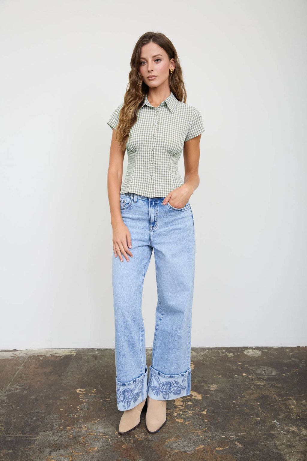 GINGHAM COLLARED SHORT SLEEVE CONTOURED TOP: BROWN