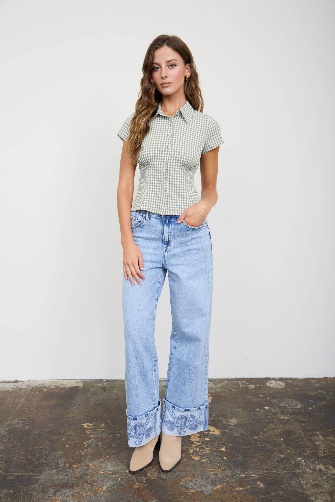 GINGHAM COLLARED SHORT SLEEVE CONTOURED TOP: BROWN