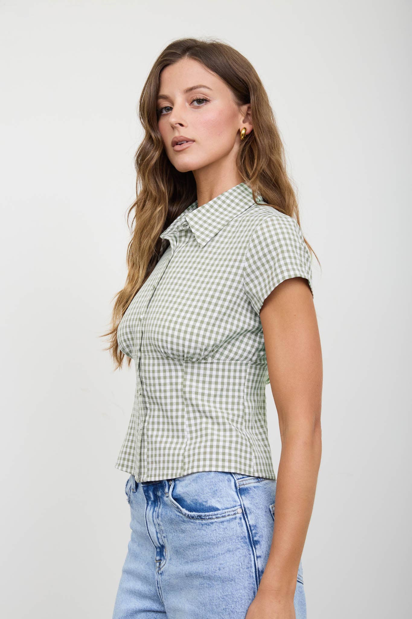 GINGHAM COLLARED SHORT SLEEVE CONTOURED TOP: BROWN