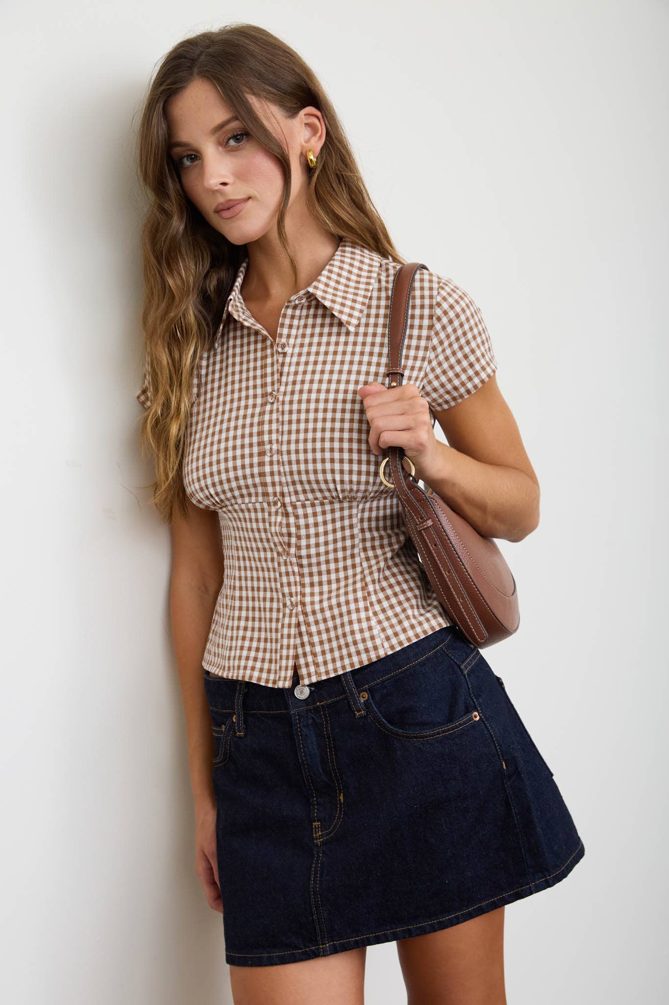 GINGHAM COLLARED SHORT SLEEVE CONTOURED TOP: BROWN