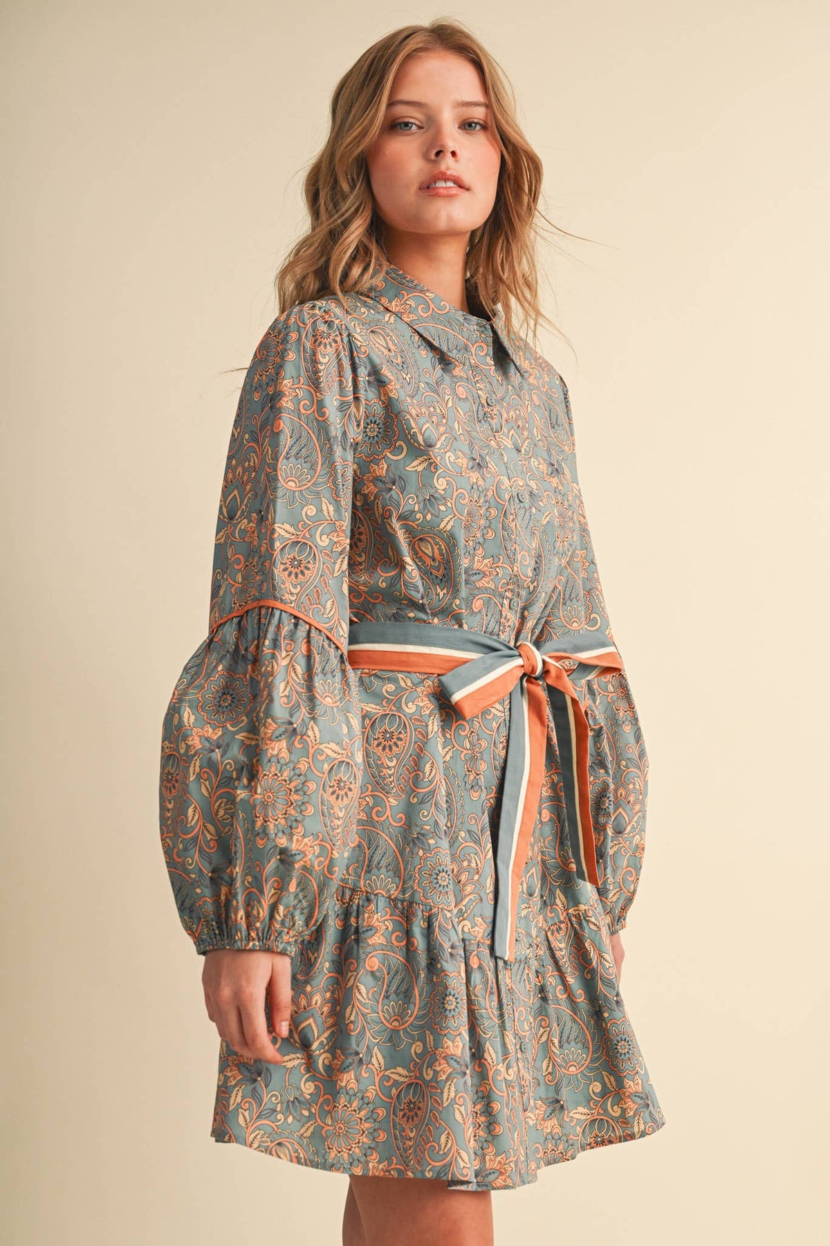 FLORAL PAISLEY BUTTON DOWN BELTED MINI DRESS MDR5148: DUSTY TEAL PAISLEY / M