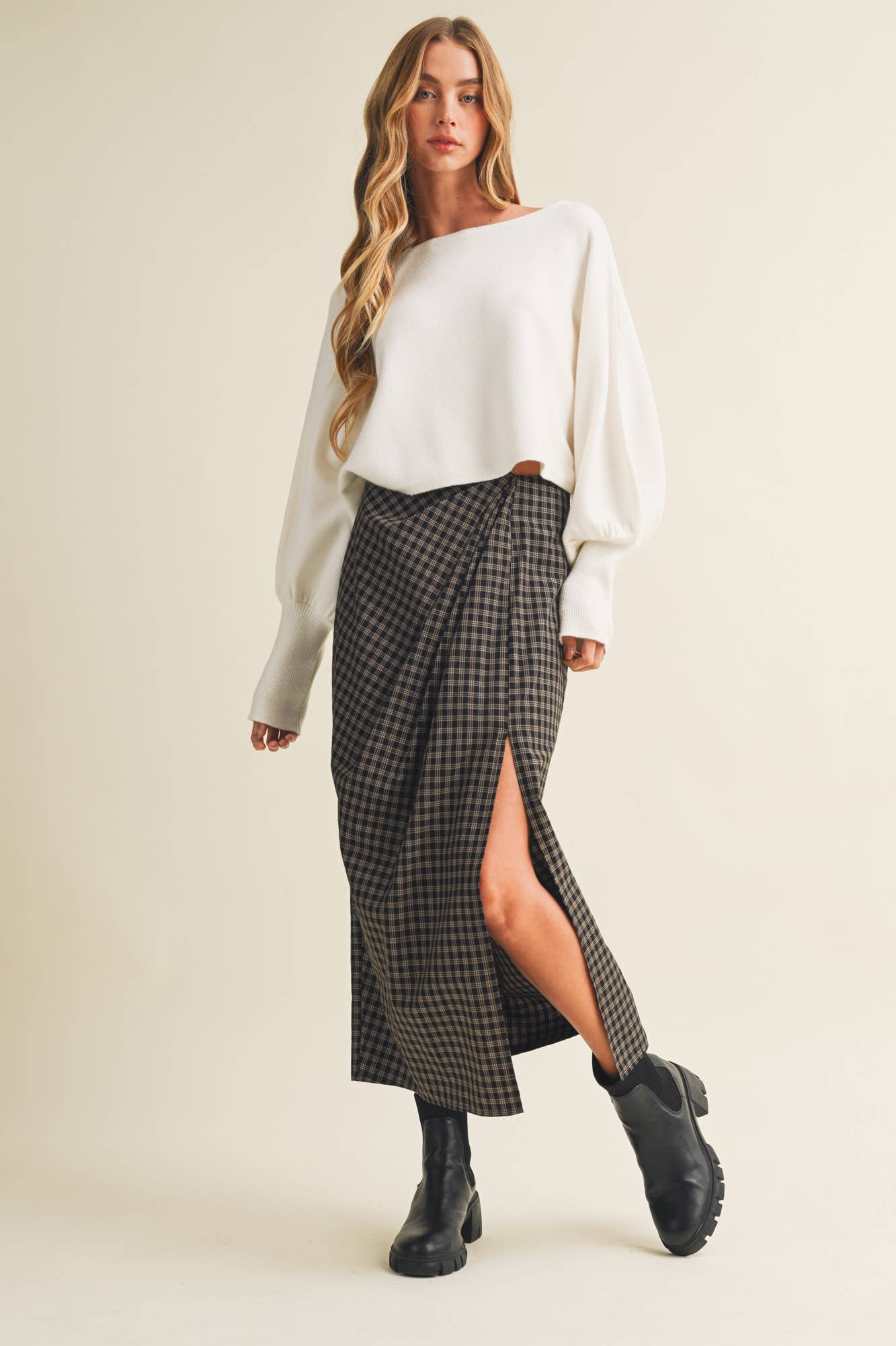 Asymmetric Drape High-Slit Midi Skirt: BLACK MULTI / S