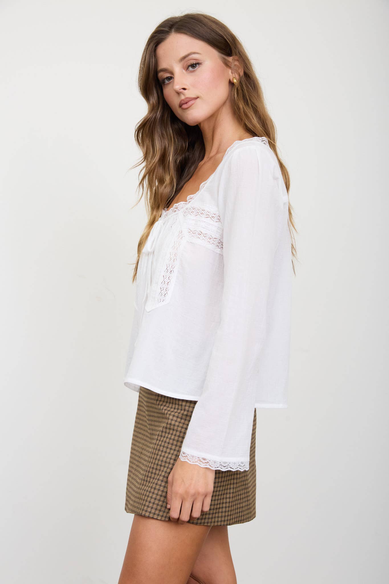 SCOOP NECK FRONT TIE LACE TRIM LONG SLEEVE TOP : BRICK