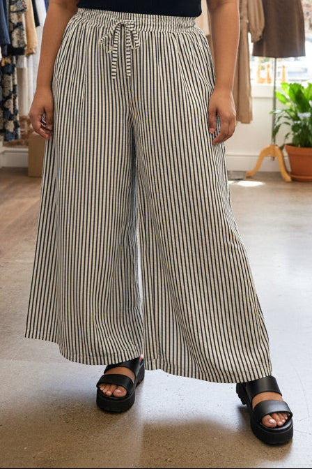 Curvy Black & Ivory Stripe Wide-Leg Pants