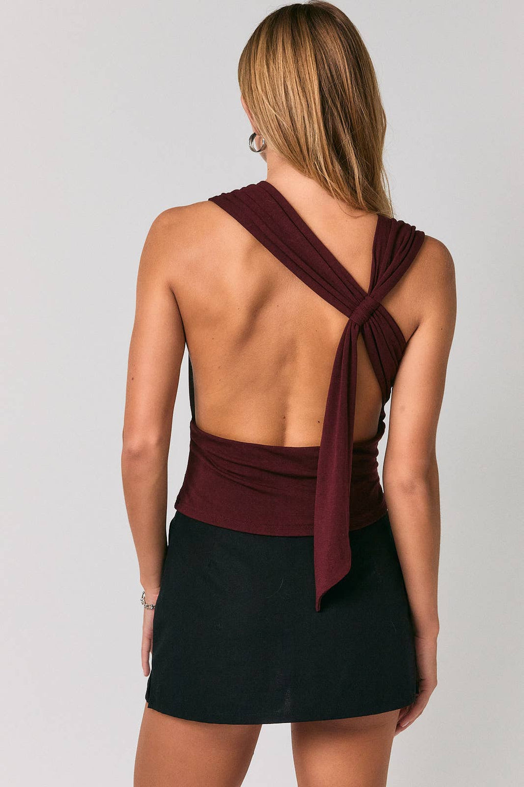 WIDE NECK TOP WITH DETAIL BACK: MAROON