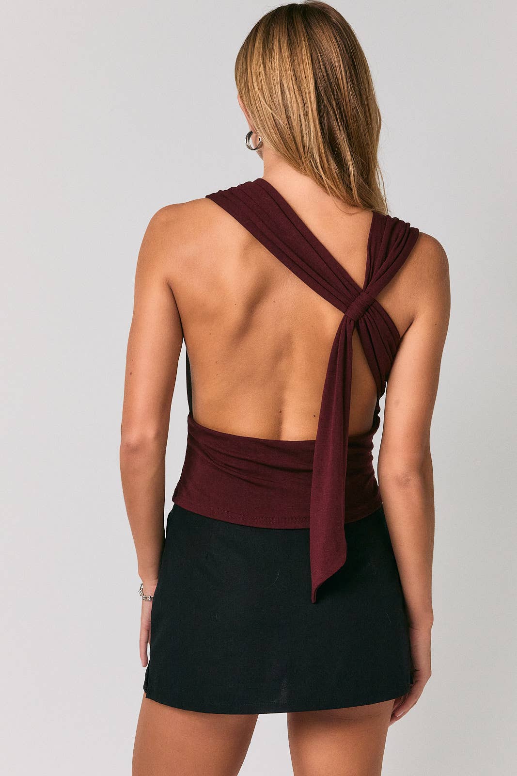 WIDE NECK TOP WITH DETAIL BACK: MAROON