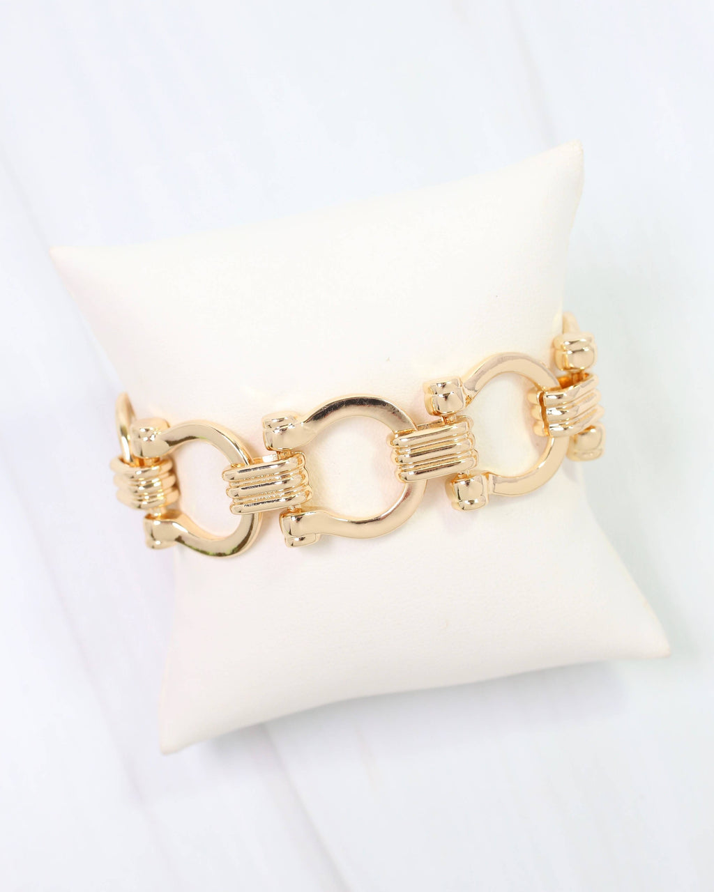 Ely Horsebit Chain Bracelet Gold: Default