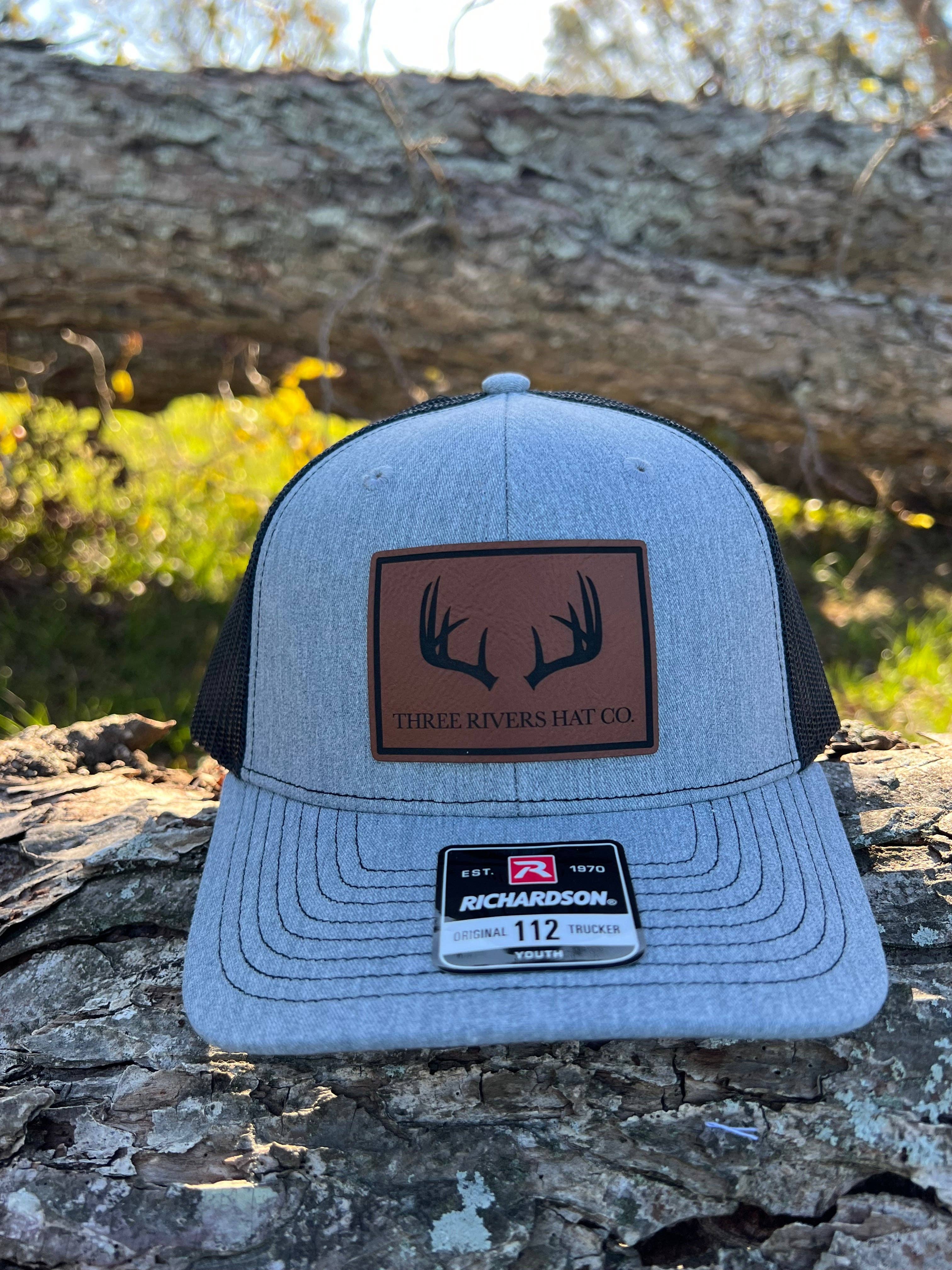 YOUTH - Deer Horns - Richardson 112 Trucker 6 panel: Black/Black