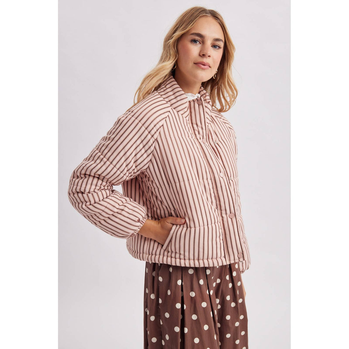 HIGH NECK STRIPED PUFFER SNAP ZIP JACKET / WL26-13438: BROWN/D.BLUSH / S-M-L(2-2-2)