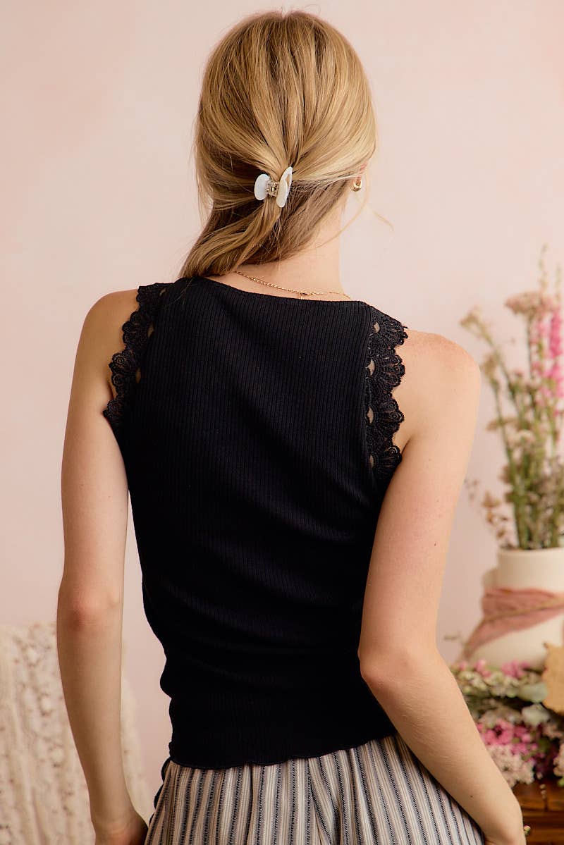 LACE RIBBED SLEEVELESS HALTER TOP: IVORY / M