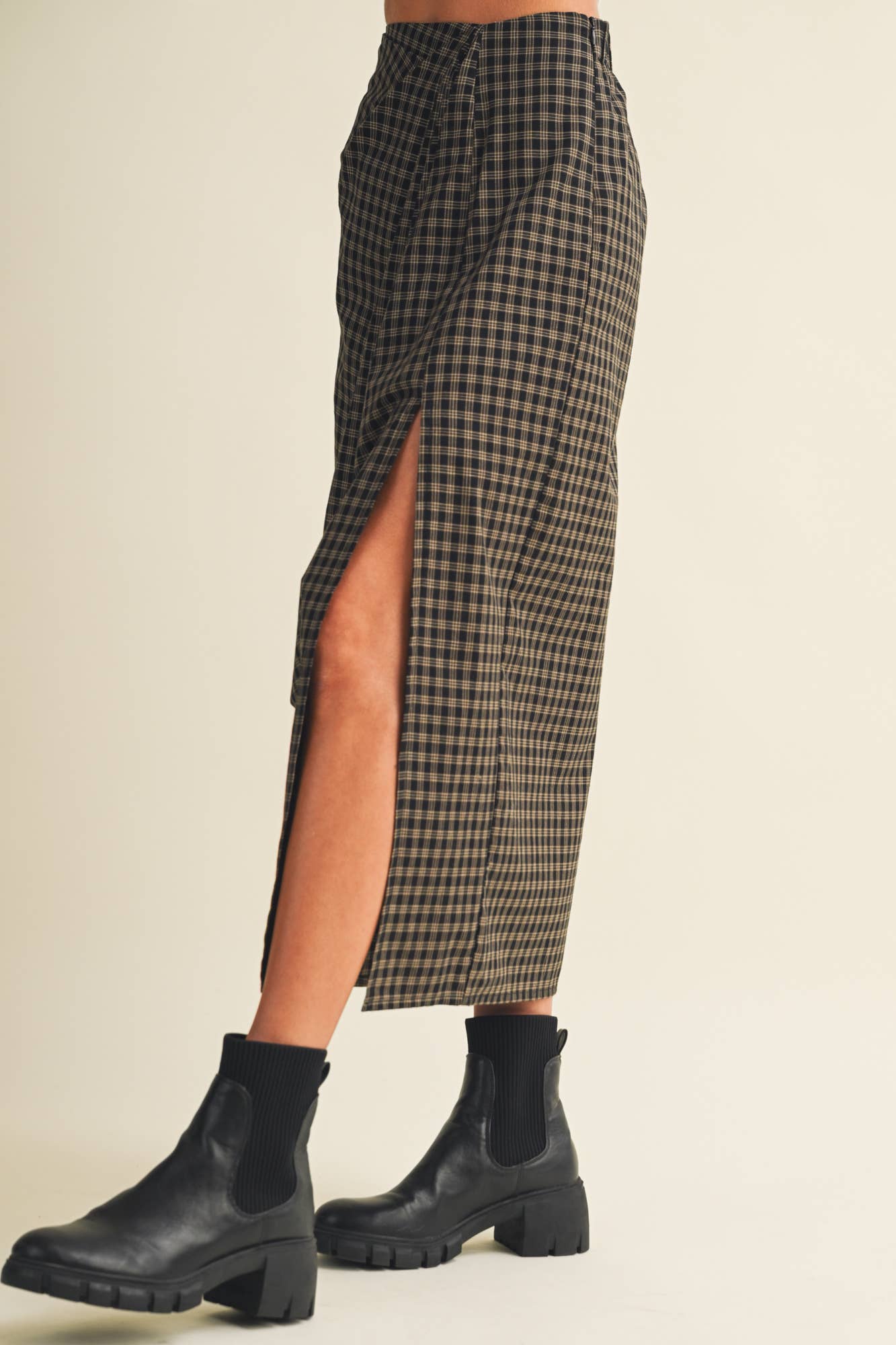 Asymmetric Drape High-Slit Midi Skirt: BLACK MULTI / L