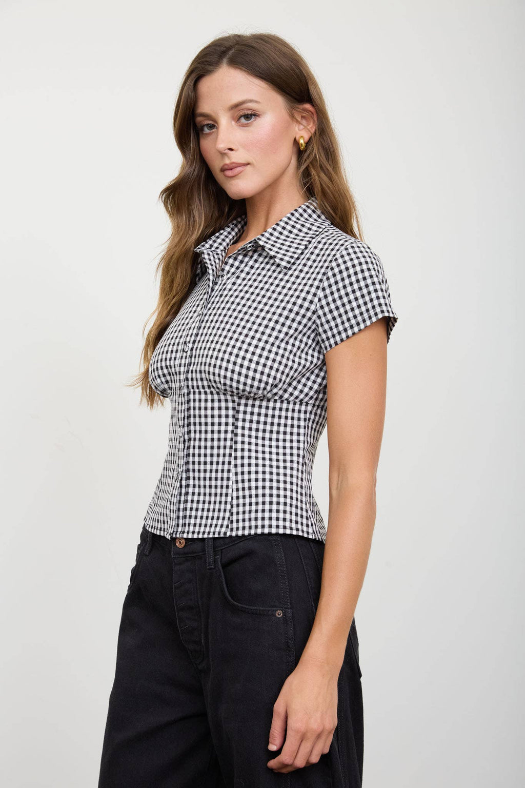 GINGHAM COLLARED SHORT SLEEVE CONTOURED TOP: BROWN