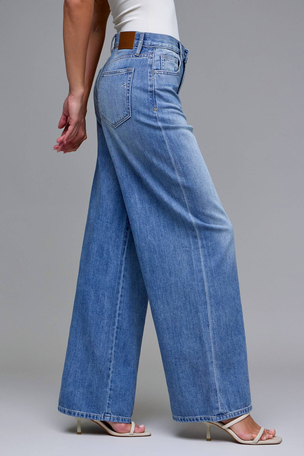 Medium Wash Clean Super Soft 33" Inseam Wide leg