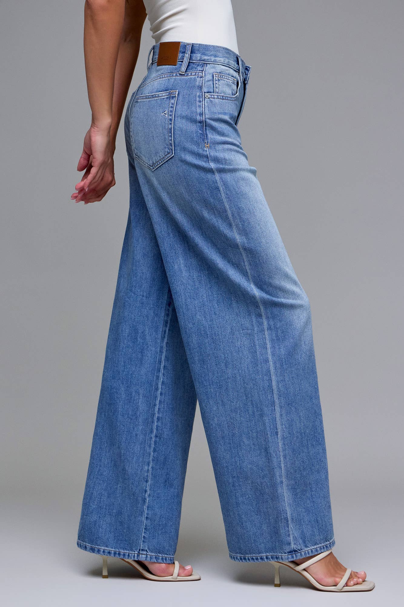 Medium Wash Clean Super Soft 33" Inseam Wide leg