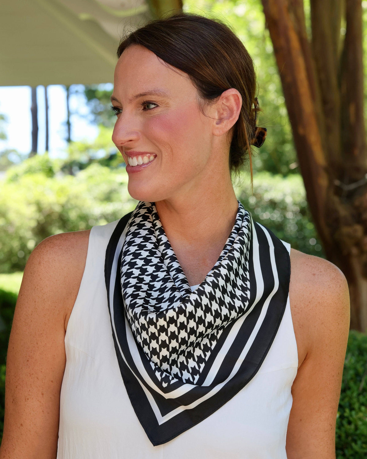 Caroline Hill Carlton Houndstooth Scarf Medium Black White